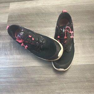 Under Armour Girls' Infinity 2.0 Printed Running Shoes Black/Pink size 3Y